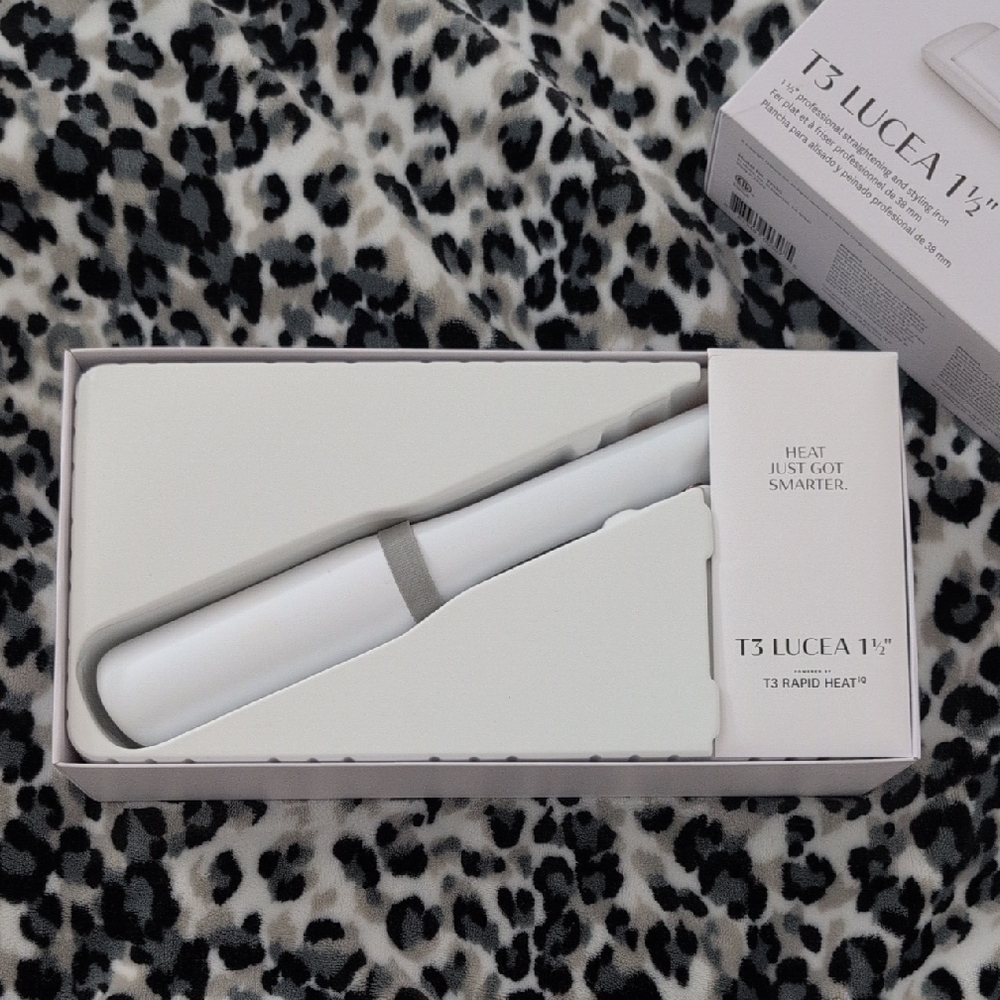 T3 Lucea 1.5" White and Gray Hair Straightener Hot iron